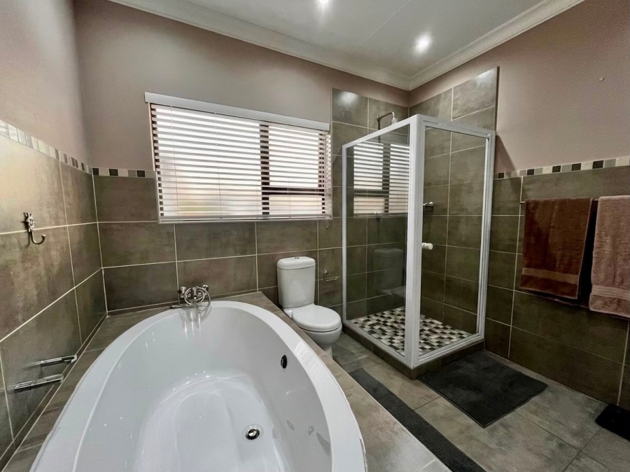 4 Bedroom Property for Sale in Boschdal North West
